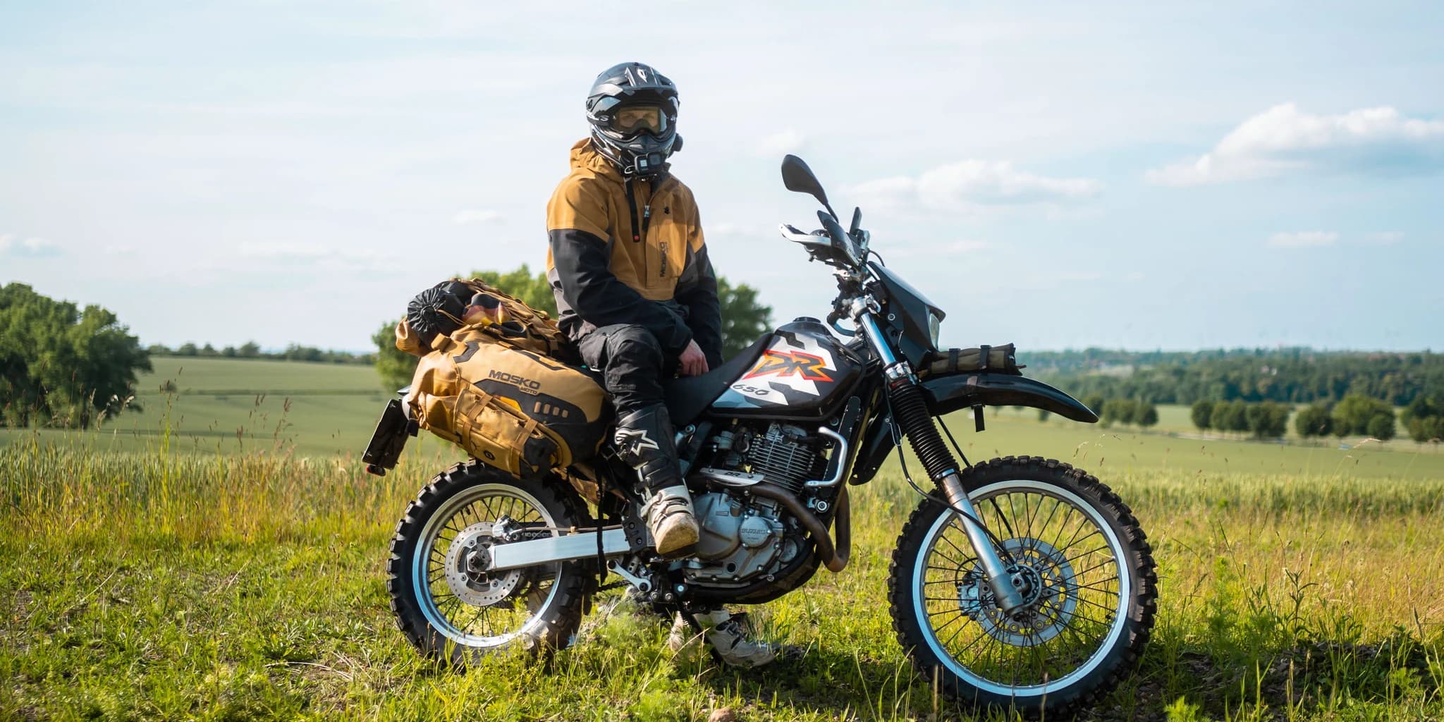 Street / reportage moment (photograph)