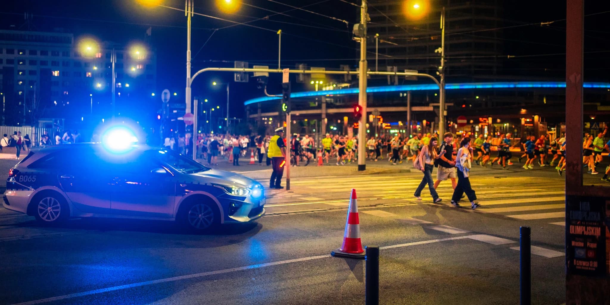 Street / reportage moment (photograph)